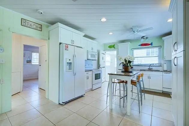 Ev (Driftwood Beach Oasis)