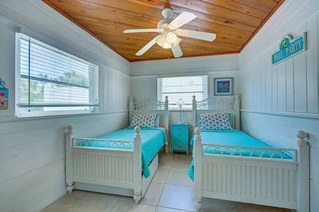 Ev (Driftwood Beach Oasis)