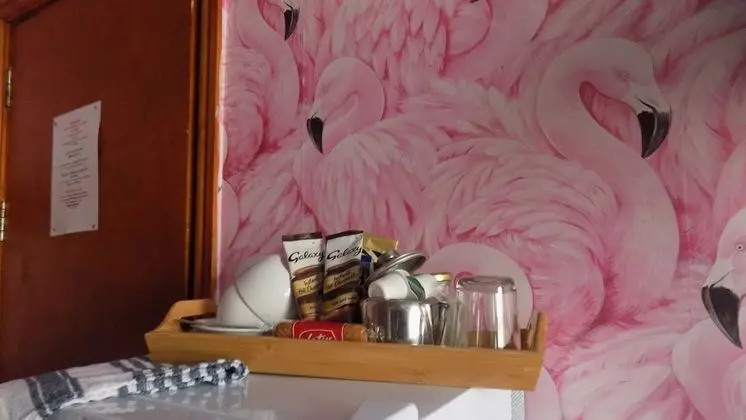 Tek Büyük Yataklı Oda, Deniz Manzaralı (Flamingo Four Poster)