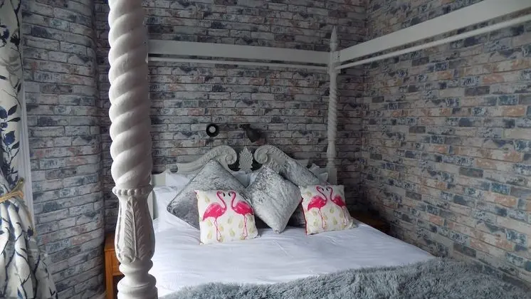 Tek Büyük Yataklı Oda, Deniz Manzaralı (Flamingo Four Poster)