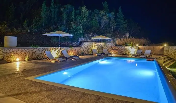 Luxury Villa (Liria)