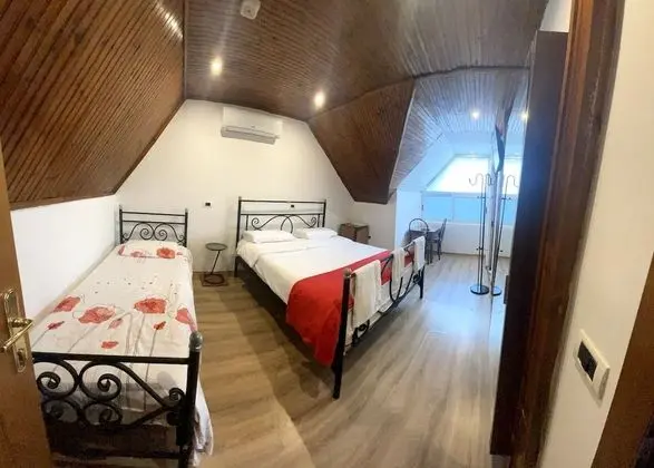 Üç Kişilik Oda