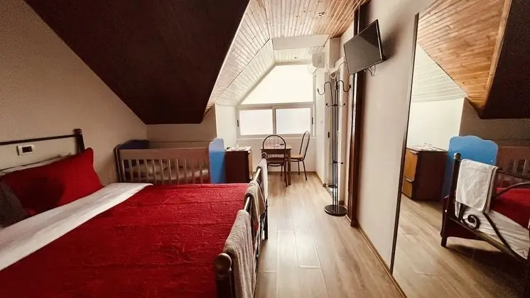 Üç Kişilik Oda
