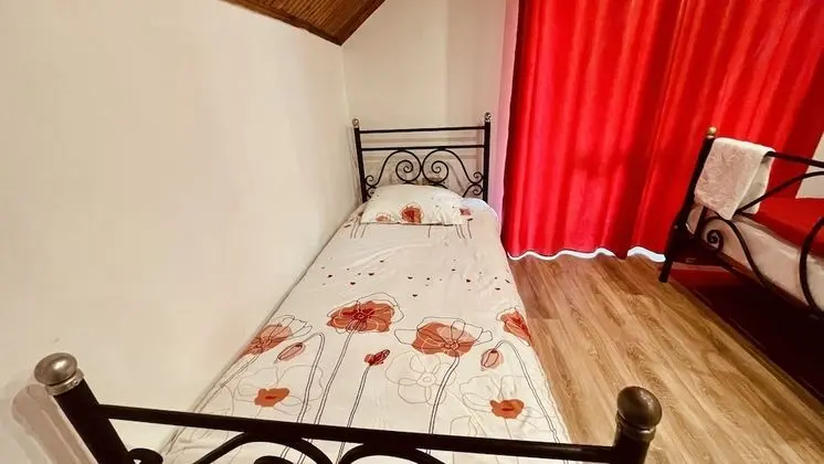 Üç Kişilik Oda