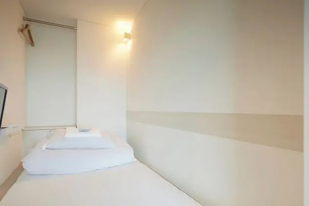 Ortak Ranzalı Oda, Sadece kadınlar için, Sigara İçilmez (12 Person Occupancy)