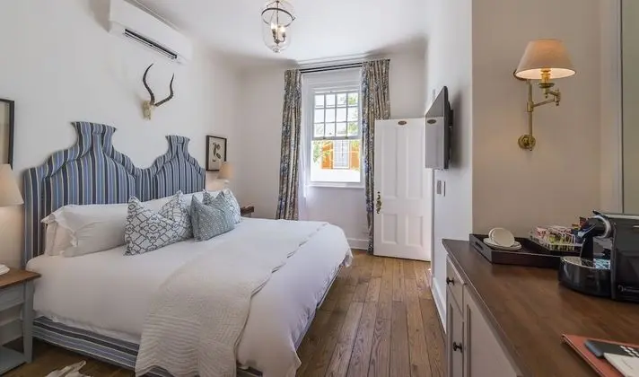 Basic Tek Büyük Yataklı Oda