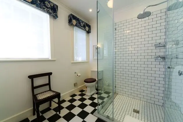 Basic Tek Büyük Yataklı Oda