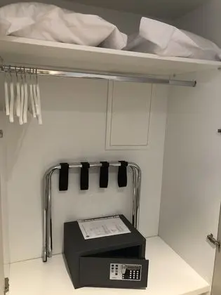 Junior Süit, Bahçeli