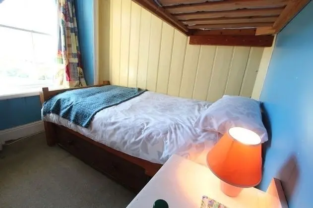 Oda, Ortak Banyo, Bahçe Manzaralı