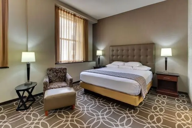 Deluxe Oda, 1 En Büyük (King) Boy Yatak, Buzdolabı ve Mikrodalga (Upper Floor, Hearing Accessible)