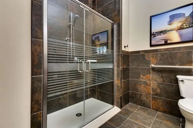 Süit, 1 En Büyük (King) Boy Yatak ve Çekyat, Engellilere Uygun (2 Rooms, Hearing, Roll in Shower)