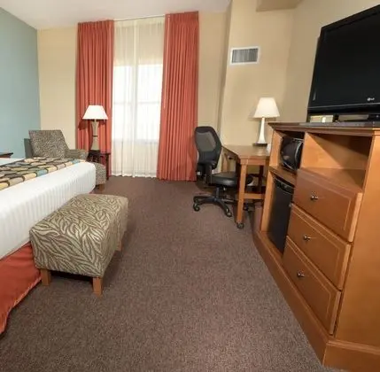 Süit, 1 En Büyük (King) Boy Yatak ve Çekyat (2 Rooms, Roll in Shower, Upper Floor)