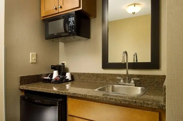 Süit, 1 En Büyük (King) Boy Yatak ve Çekyat (2 Rooms, Roll in Shower, Upper Floor)