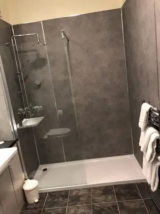 Classic Tek Büyük veya İki Ayrı Yataklı Oda, Banyolu/Duşlu