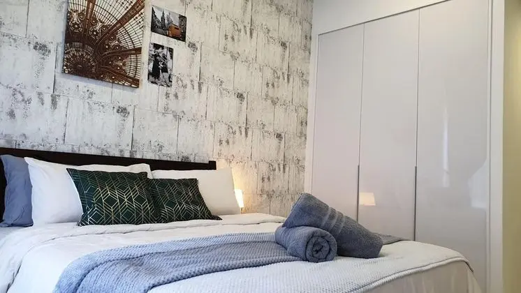 Audrey 2BR Apartment - Essential Travelers Only
