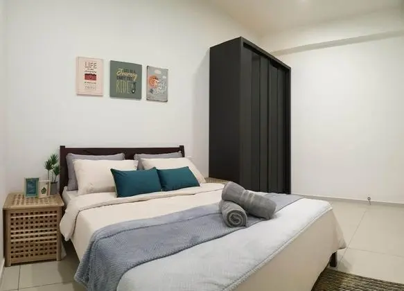 Audrey 2BR Apartment - Essential Travelers Only
