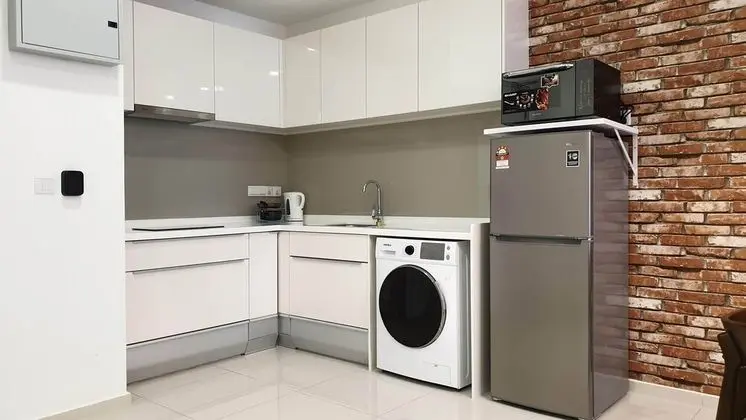 Audrey 2BR Apartment - Essential Travelers Only