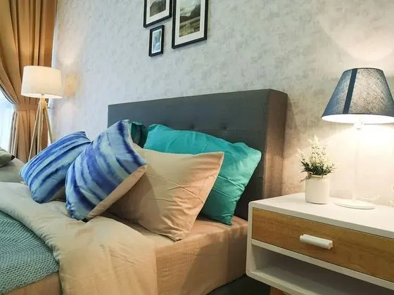 Comfy Studio - Essential Travelers Only