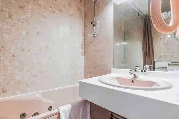 Standard Tek Büyük veya İki Ayrı Yataklı Oda