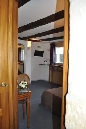 Classic Tek Büyük Yataklı Oda