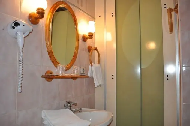 Classic Tek Büyük Yataklı Oda