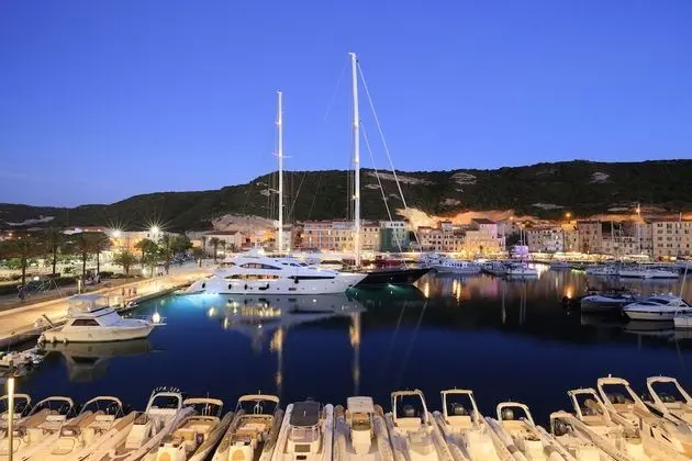 Deluxe Süit, 1 En Büyük (King) Boy Yatak, 2 Banyolu, Marina Manzaralı