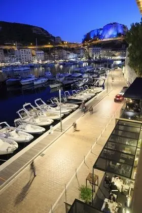 Deluxe Süit, 1 En Büyük (King) Boy Yatak, 2 Banyolu, Marina Manzaralı