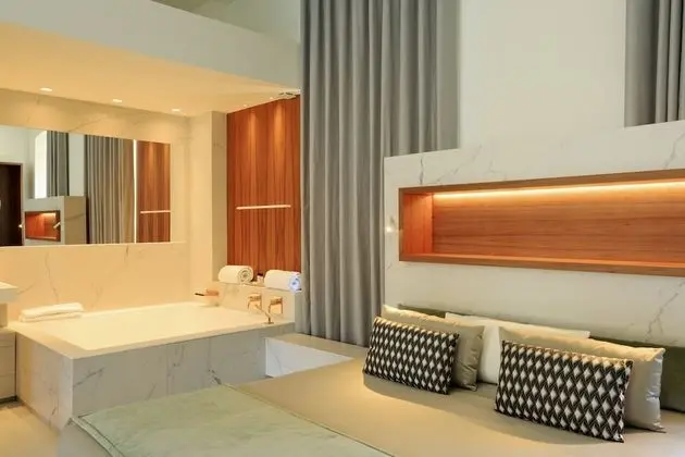 Grand Süit, 1 En Büyük (King) Boy Yatak, 2 Banyolu, Marina Manzaralı