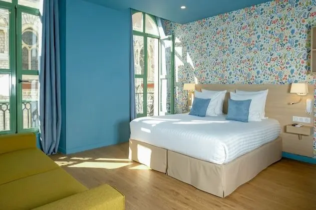 Junior Süit, Balkon