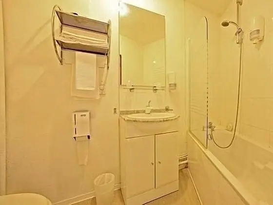 Standard Tek Büyük Yataklı Oda