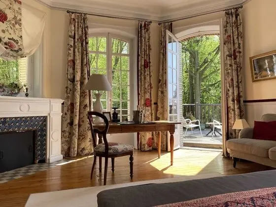 Superior Tek Büyük Yataklı Oda, Banyolu/Duşlu, Park Manzaralı (Chambre Lakmé)