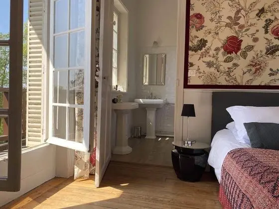 Superior Tek Büyük Yataklı Oda, Banyolu/Duşlu, Park Manzaralı (Chambre Lakmé)