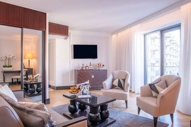 Deluxe Suite King