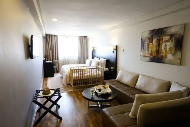 Süit, 1 Büyük (Queen) Boy Yatak ve Çekyat