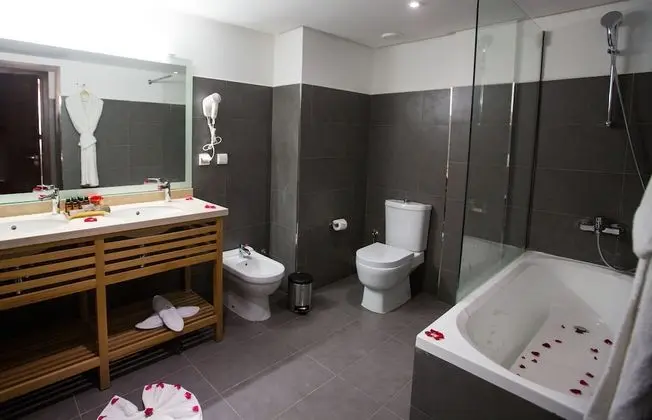 Süit, 1 Büyük (Queen) Boy Yatak ve Çekyat