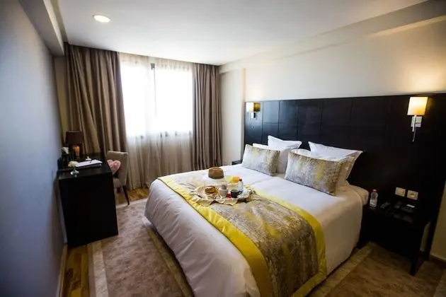 Süit, 1 Büyük (Queen) Boy Yatak ve Çekyat