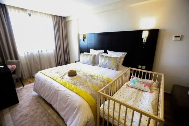 Süit, 1 Büyük (Queen) Boy Yatak ve Çekyat