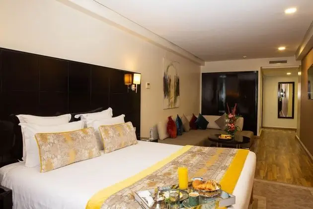 Süit, 1 Büyük (Queen) Boy Yatak ve Çekyat