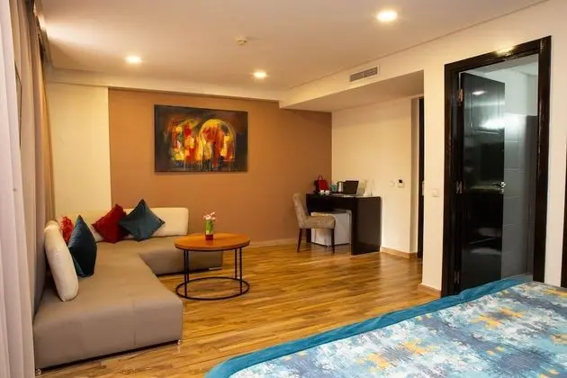 Süit, 1 Büyük (Queen) Boy Yatak ve Çekyat