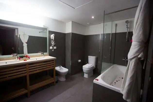 Süit, 1 Büyük (Queen) Boy Yatak ve Çekyat