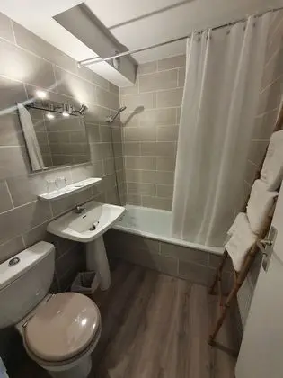 Dört Kişilik Oda, Göl Manzaralı