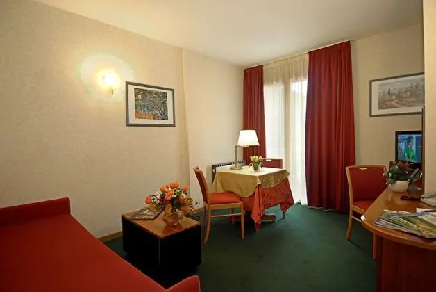 Comfort Tek Büyük Yataklı Oda, 1 Çift Kişilik veya 2 Tek Kişilik Yatak, Balkon, Ek Bina