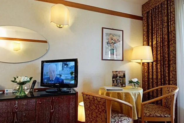 Junior Süit, 1 Çift Kişilik veya 2 Tek Kişilik Yatak, Balkon, Göl Kenarı
