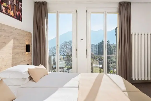 Panoramic Tek Büyük Yataklı Oda, Balkon, Göl Manzaralı