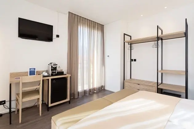 Panoramic Tek Büyük Yataklı Oda, Balkon, Göl Manzaralı