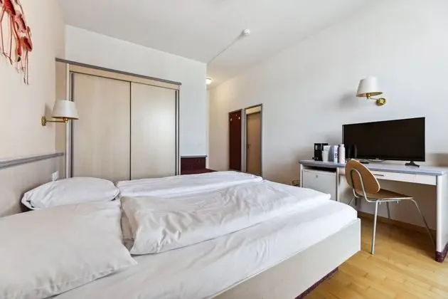 Basic Tek Büyük Yataklı Oda