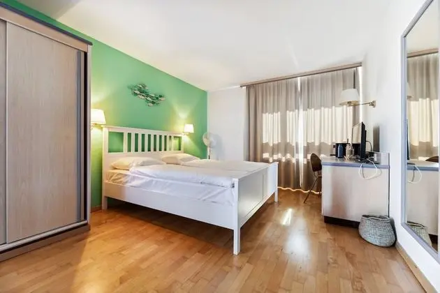 Basic Tek Büyük Yataklı Oda