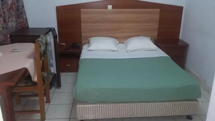 Standard Tek Büyük Yataklı Oda