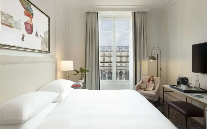 Oda, 1 Büyük (Queen) Boy Yatak (View)