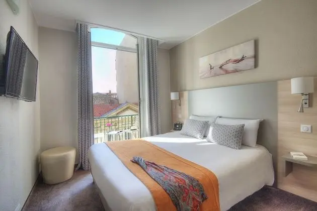 Standard Tek Büyük Yataklı Oda